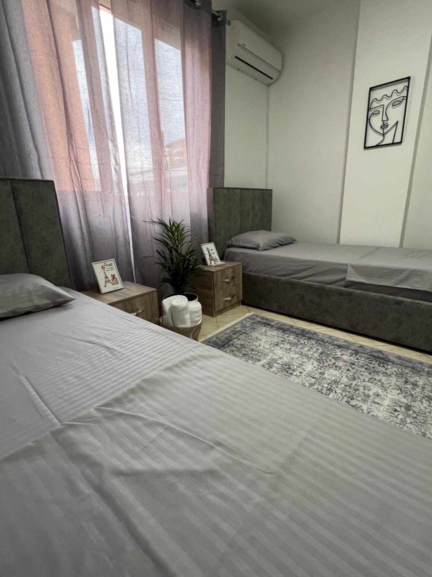 Hostel By Fenix Tirana Esterno foto